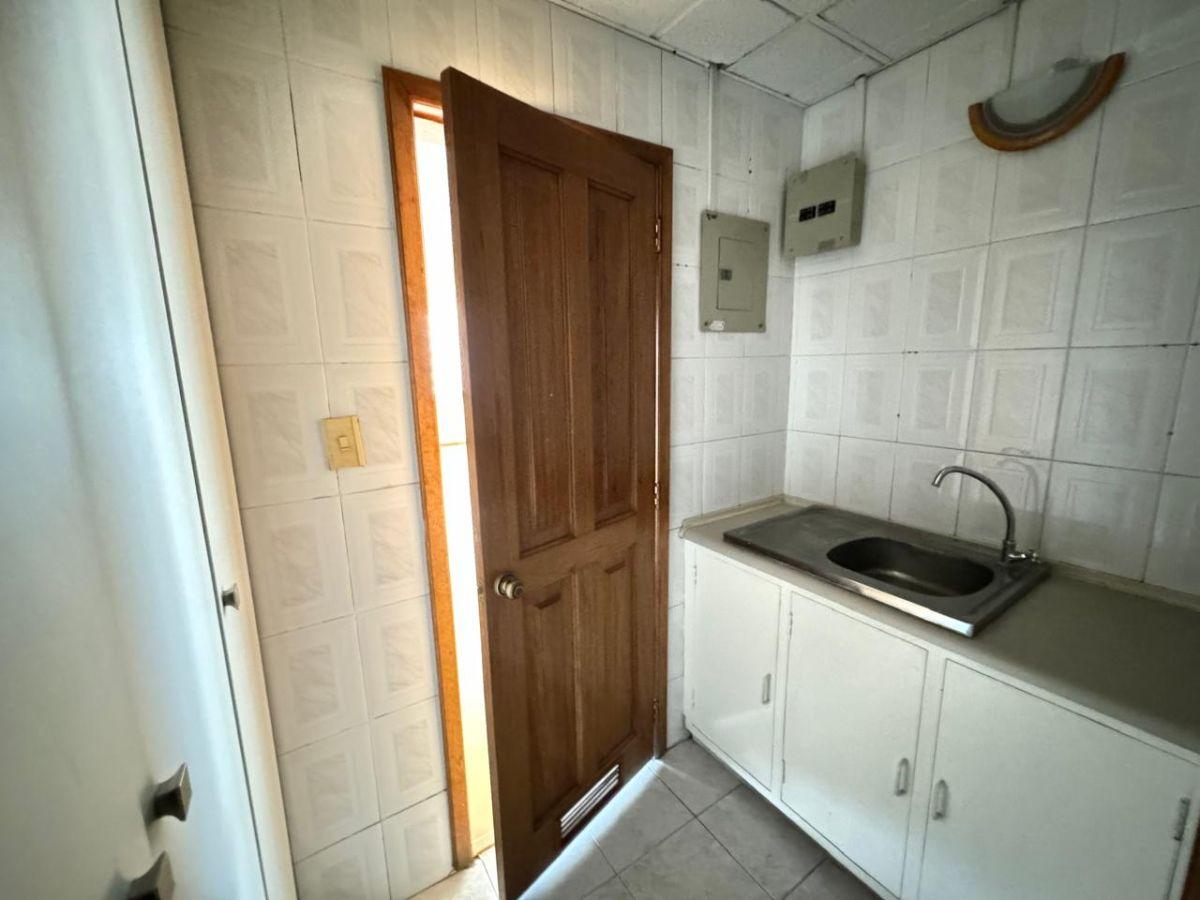 Oficina de Venta Av Amazonas Sector Plataforma Gubernamental 150 m $145.000,00 — imagen 7