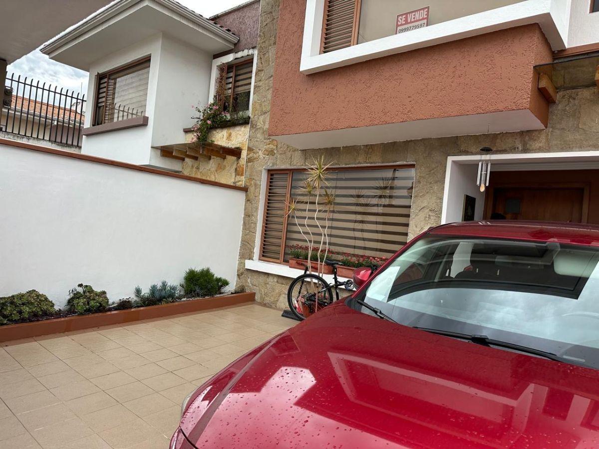 Moderna Casa en Venta, Azuay — imagen 8