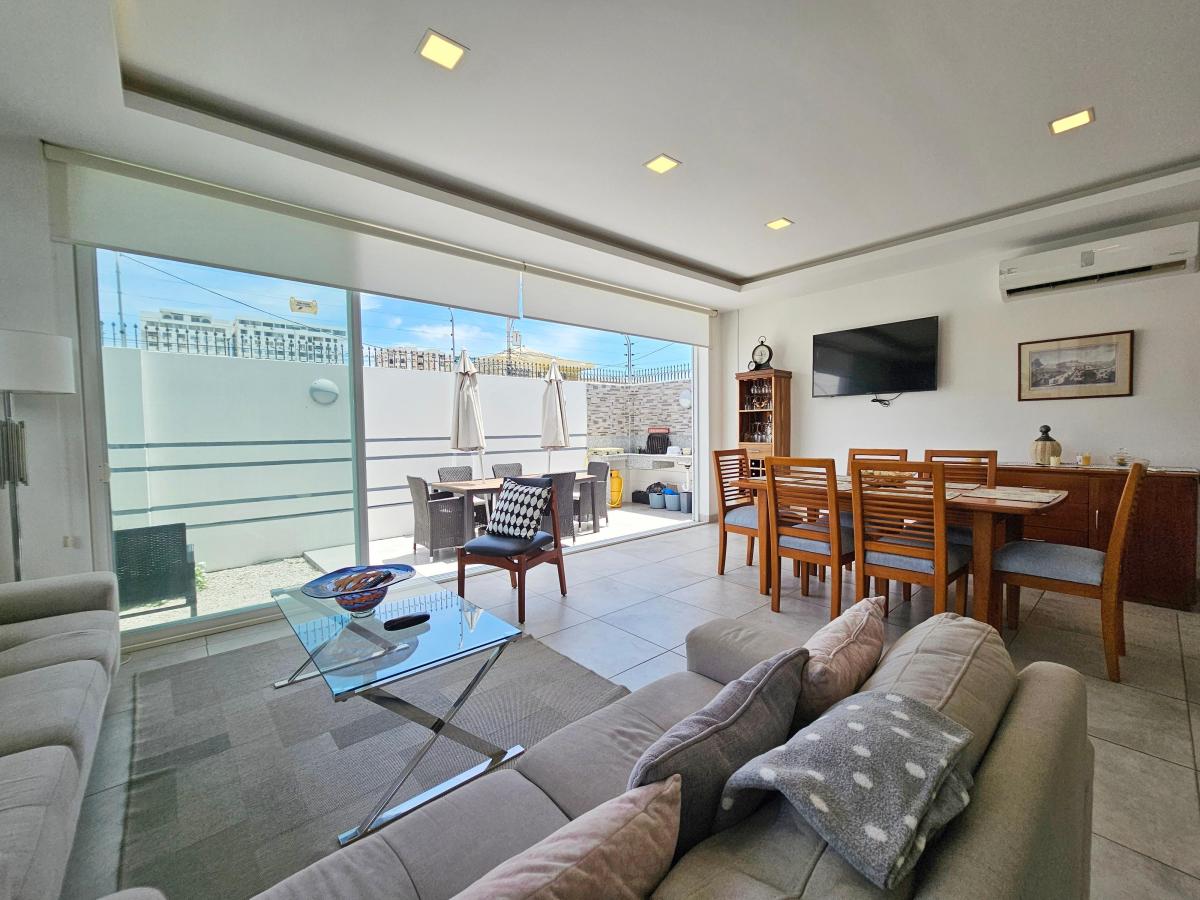 Vendo Espectacular Casa de 2 Pisos en Chipipe a 3 Cuadras del Malecon — imagen 9