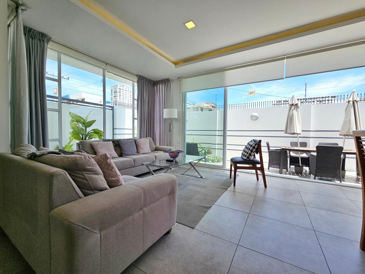 Vendo Espectacular Casa de 2 Pisos en Chipipe a 3 Cuadras del Malecon — imagen 8