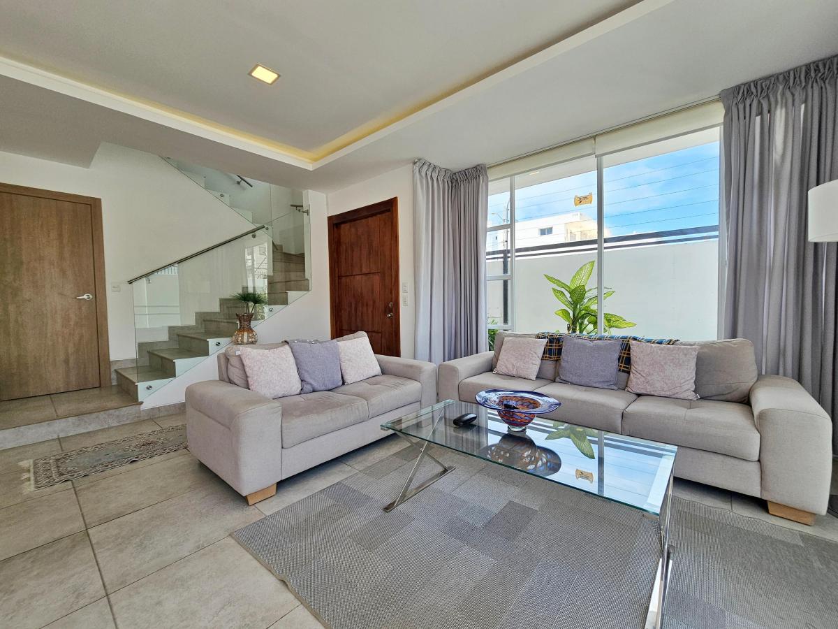 Vendo Espectacular Casa de 2 Pisos en Chipipe a 3 Cuadras del Malecon — imagen 7