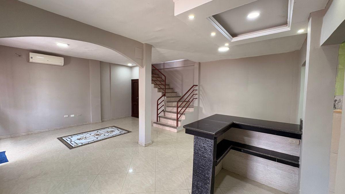Venta Casa Esquinera en Mucho Lote 1 (Etapa 5), Guayas — imagen 4