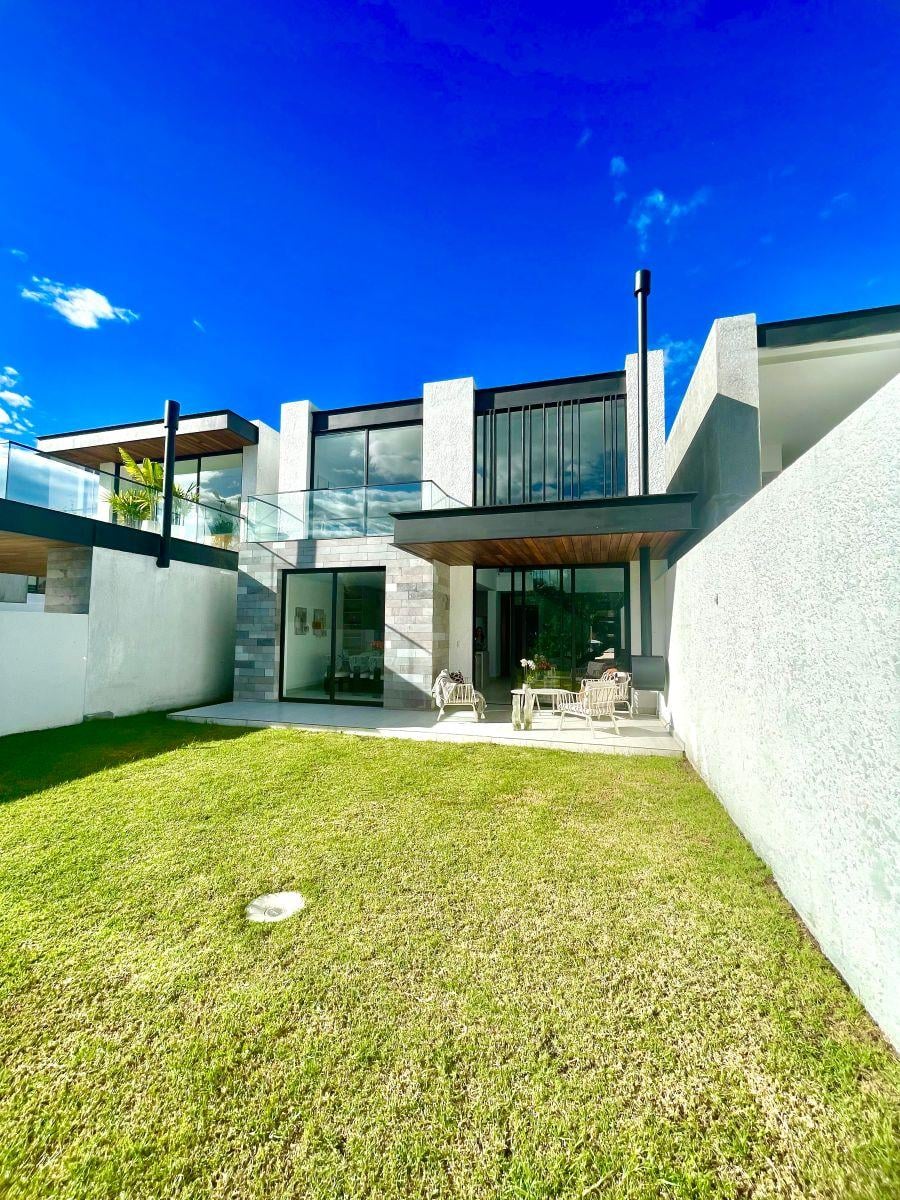 Vendo Fantástica Casa Iluminada, por Estrenar, Acabados de Primera, Seguridad Sector Pachosalas — imagen 6