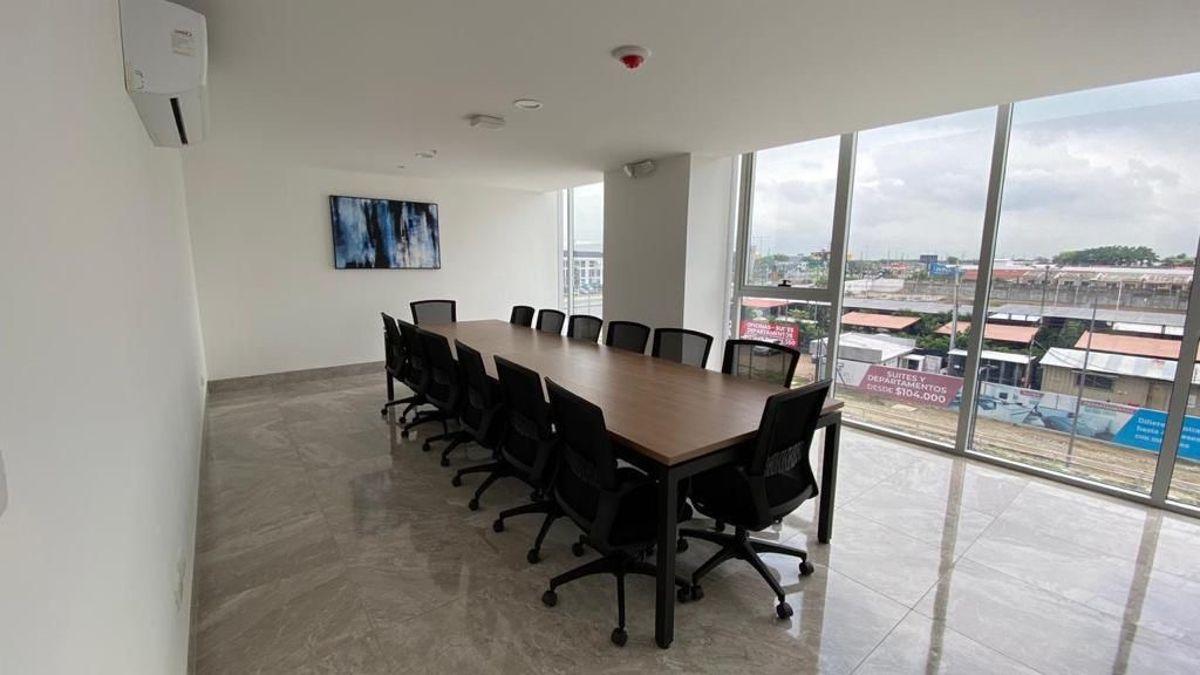 Vendo Moderna Oficina Platinium 1, con Vista Panorámica a La Av Leon F Cordero, Guayas — imagen 3