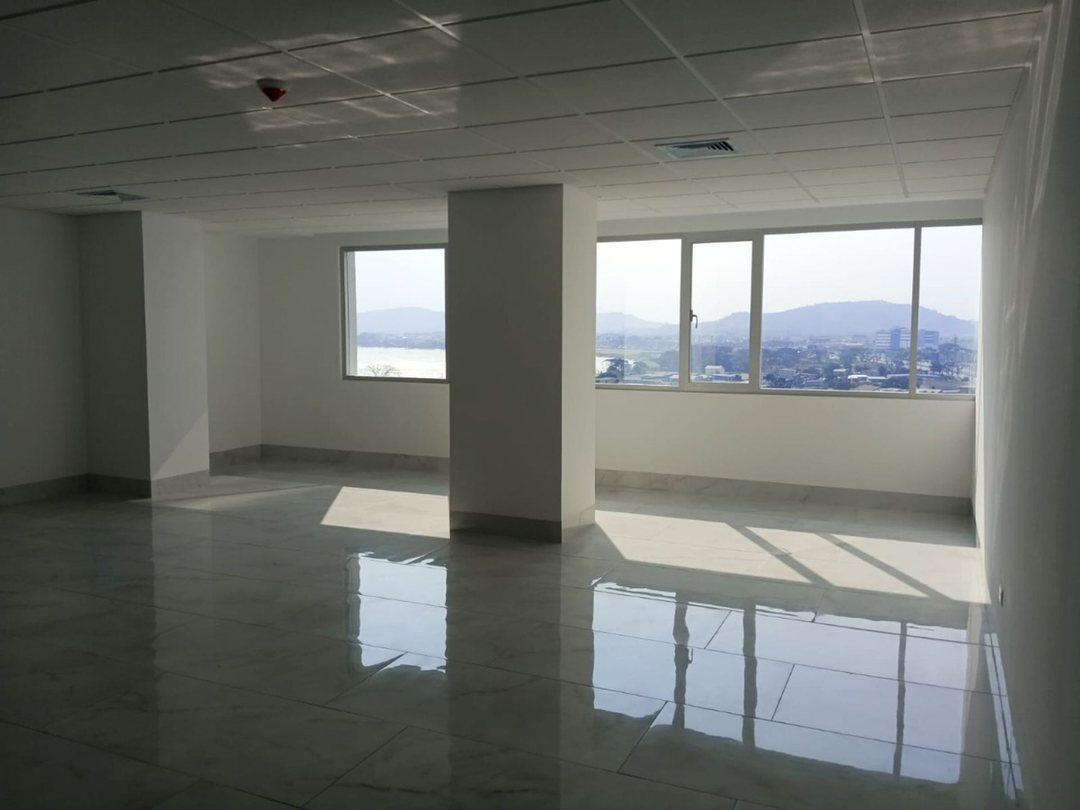 Edificio Titanium, La Aurora, Oficinas en Venta, Guayas — imagen 2