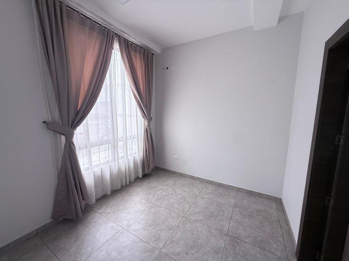 Venta de Casa en La Urb El Condado de Vicolinci, Guayas — imagen 5
