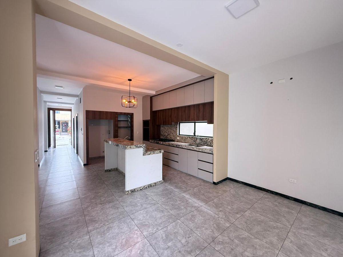 Venta de Casa en La Urb El Condado de Vicolinci, Guayas — imagen 4