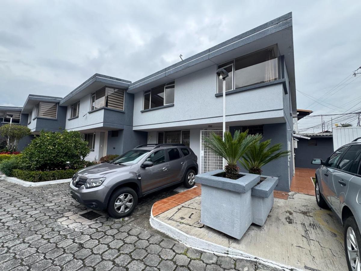 Venta Casa en Conjunto con Amplio Patio en Sector Monteserrín El Ciclista Quito — imagen 5