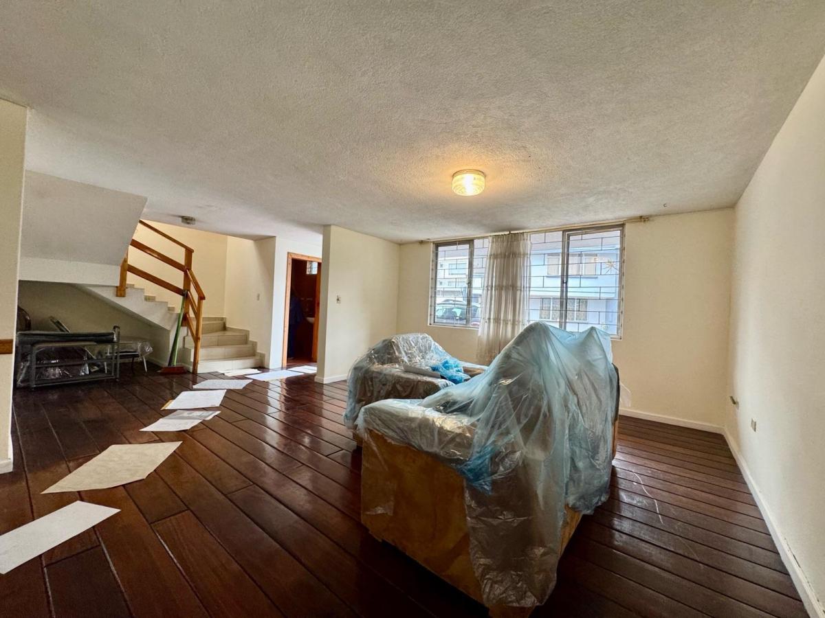 Venta Casa en Conjunto con Amplio Patio en Sector Monteserrín El Ciclista Quito — imagen 3
