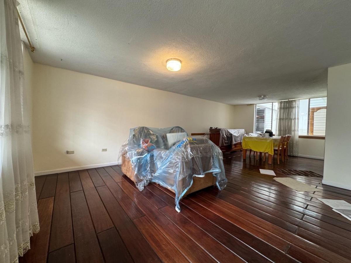 Venta Casa en Conjunto con Amplio Patio en Sector Monteserrín El Ciclista Quito — imagen 2