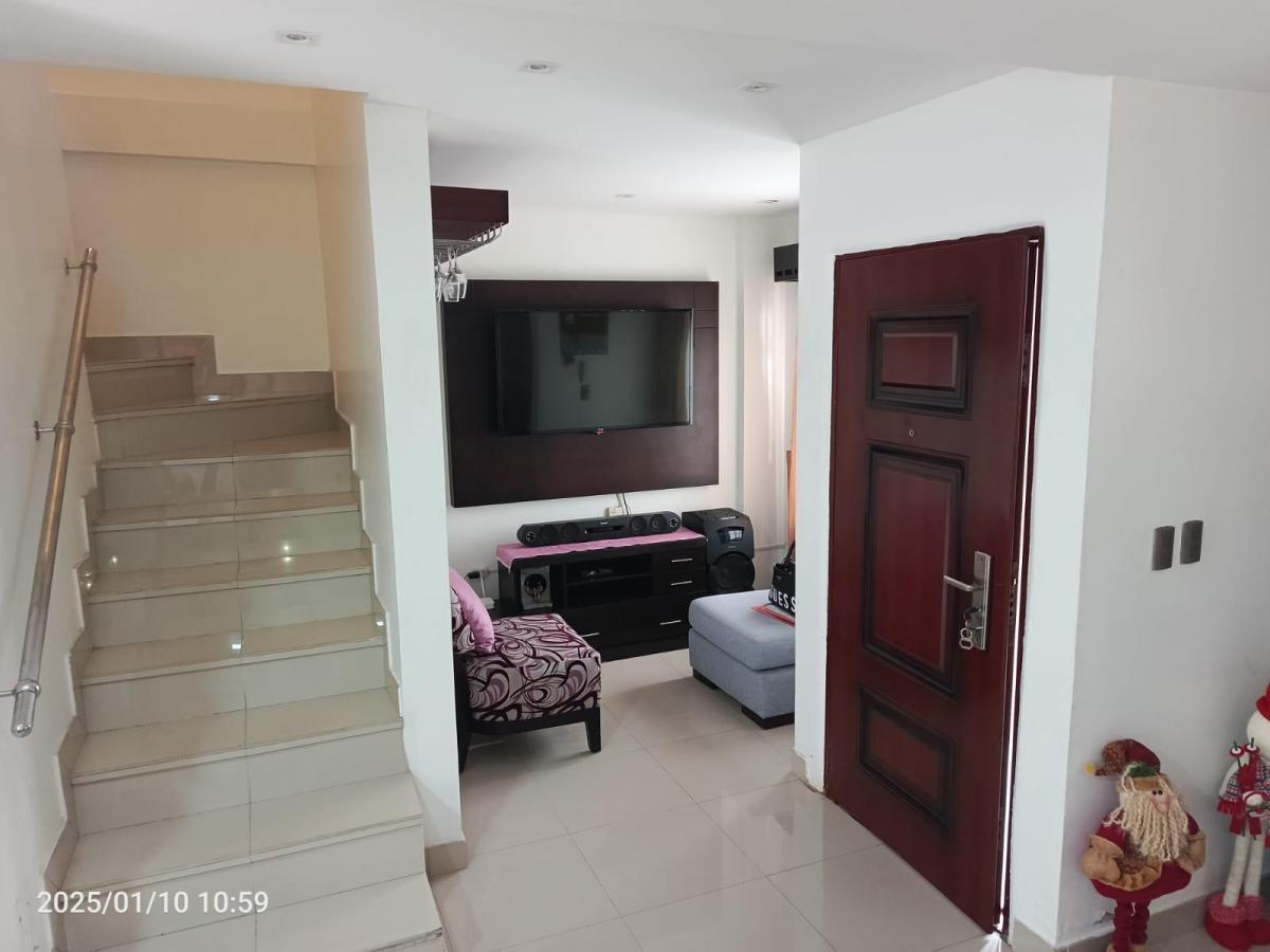 Urbanización La Perla Etapa 1 Hermosa Casa, Guayas — imagen 2