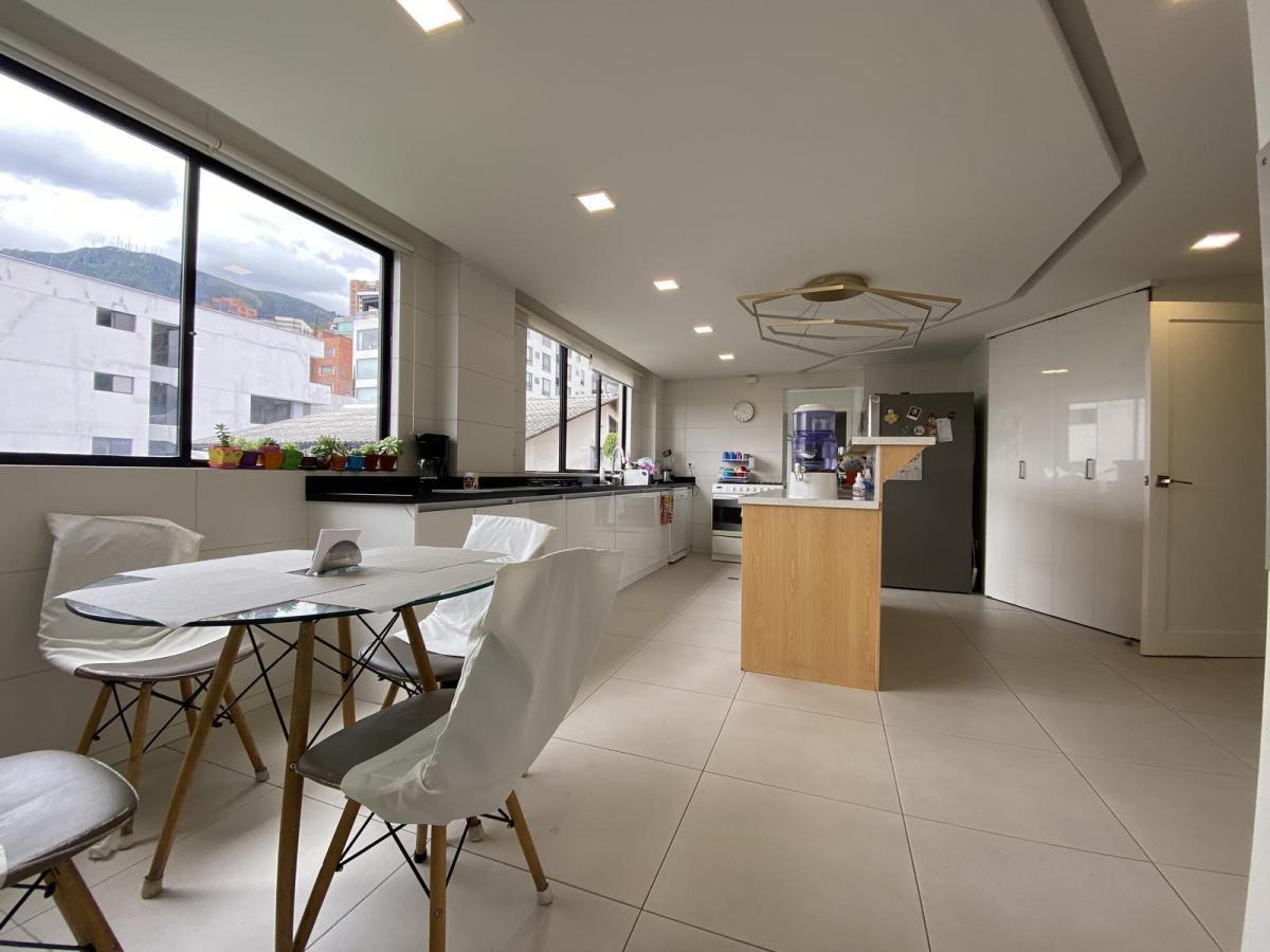 Departamento en Venta en Quito Tenis, Amplio, Linda Vista, Balcón, 4 Dorm. — imagen 3