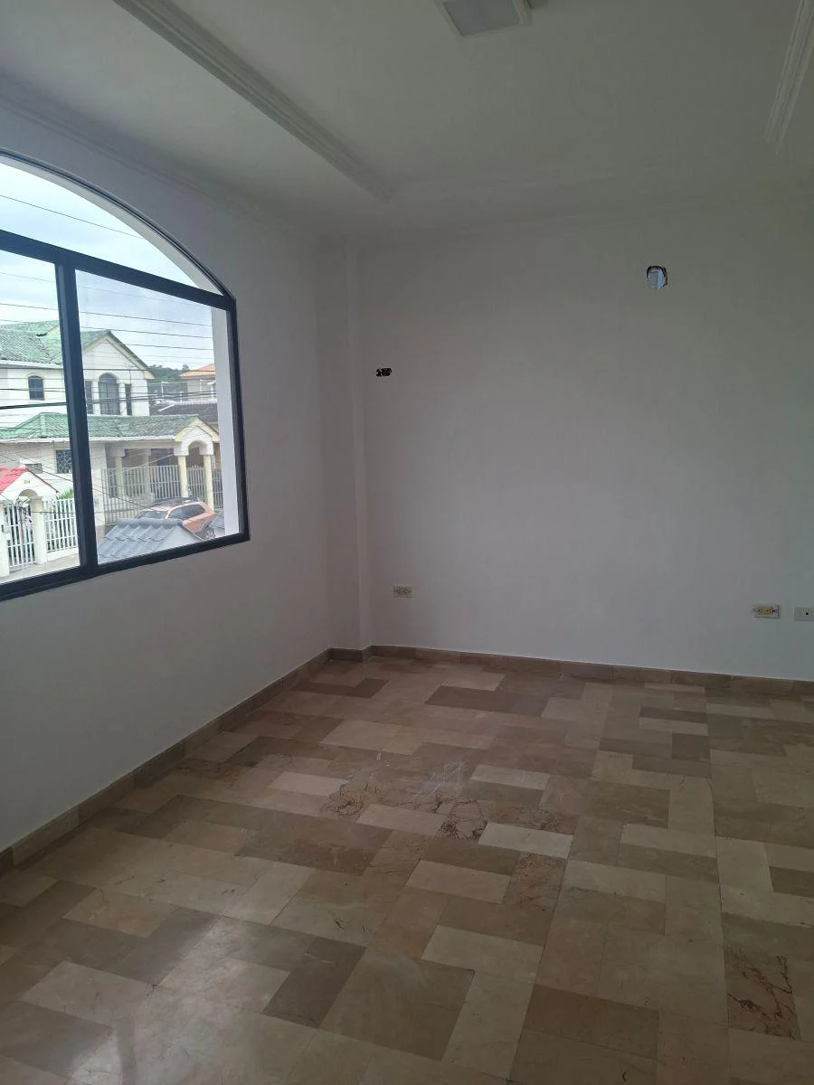 Casa de 250 m² con 4 Dorm. en Venta en Vía a La Costa Precio de Oportunidad. Guayas — imagen 2