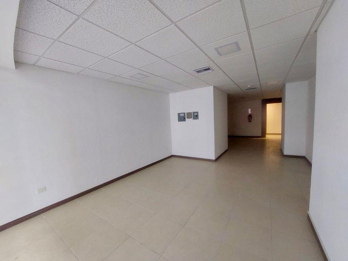 Vendo o Alquilo Oficina Emporium, Guayas — imagen 9