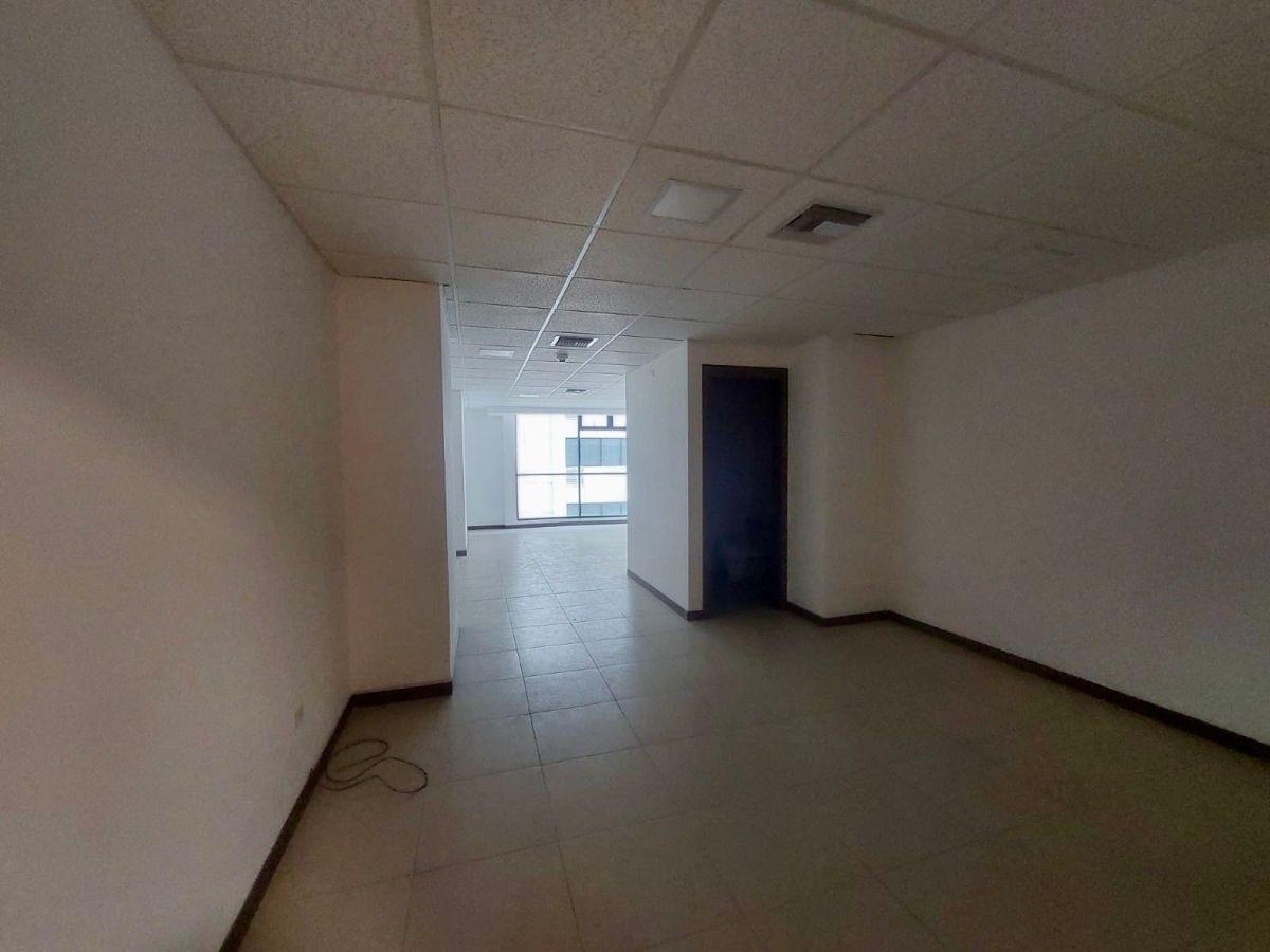 Vendo o Alquilo Oficina Emporium, Guayas — imagen 8