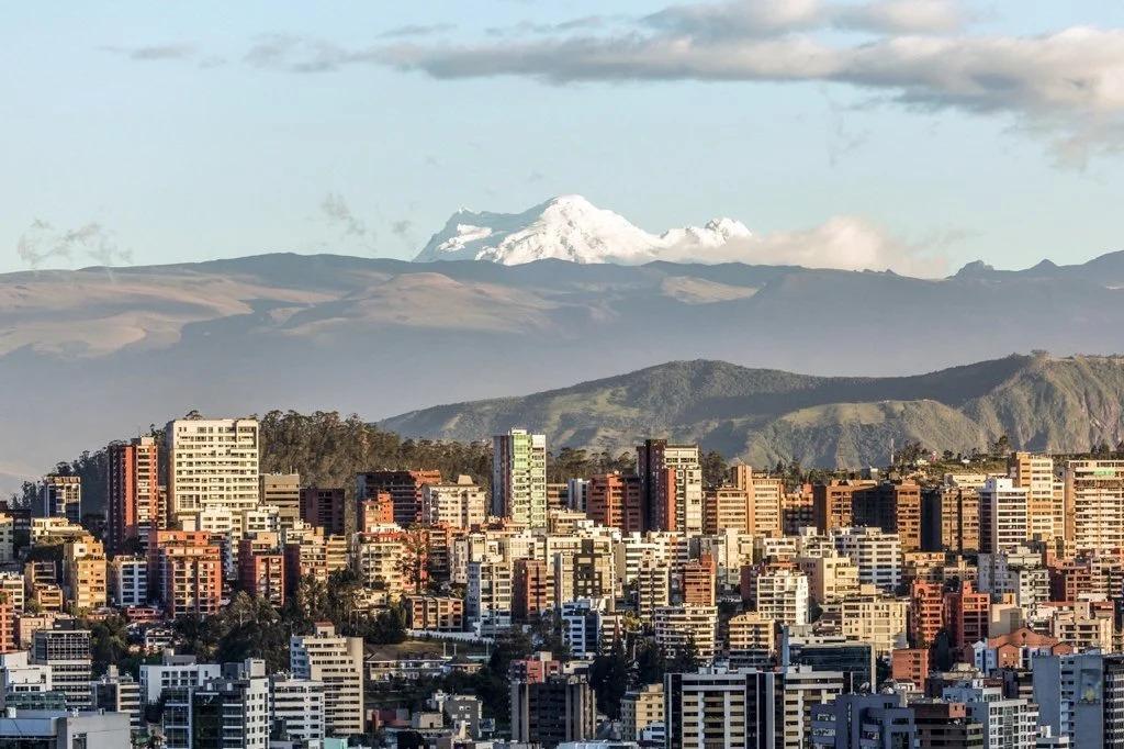 Constructores! Terreno con Vista Ideal Para Edificio González Suarez — imagen 2
