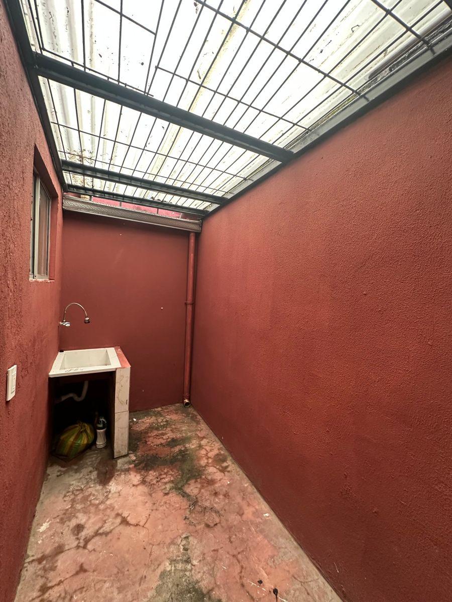 Venta de Casa en Mucho Lote 1 Etapa Barcelona, Guayas — imagen 5