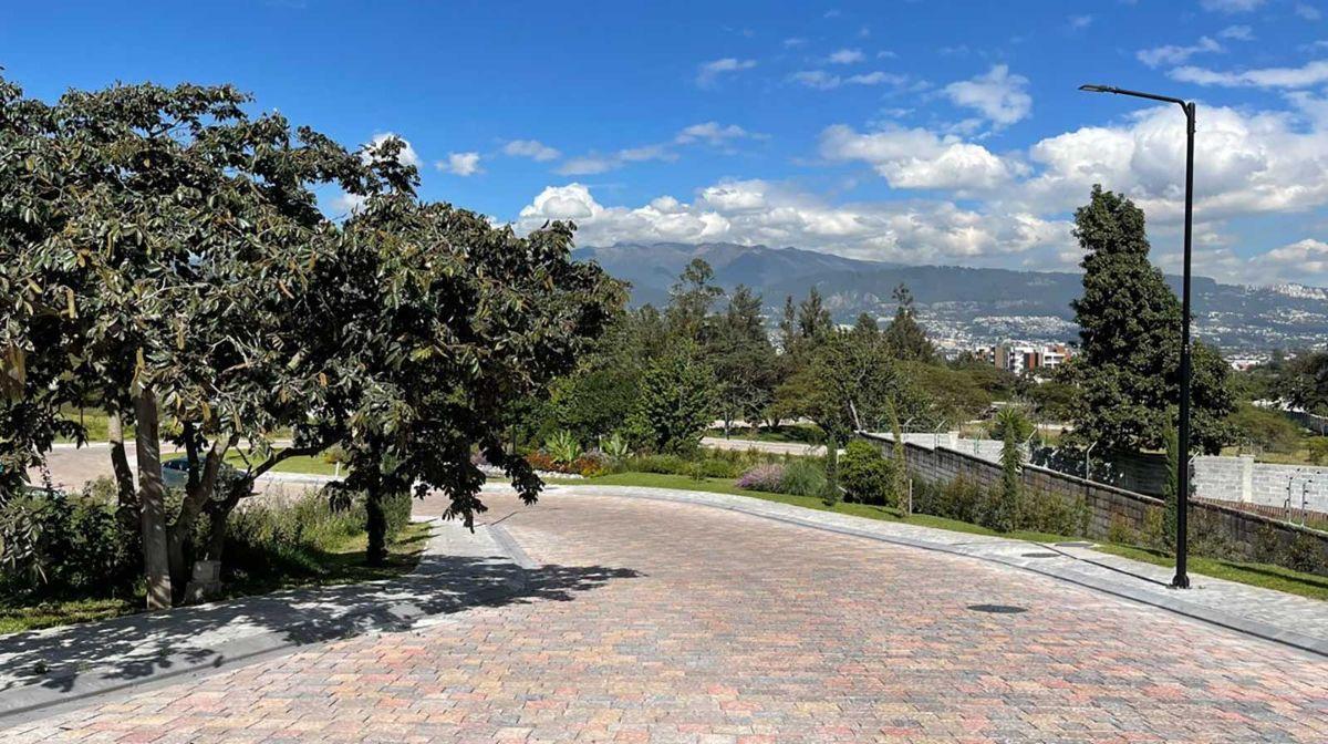 Terreno de 1067 m² en Venta en Tumbaco con Áreas Verdes — imagen 7