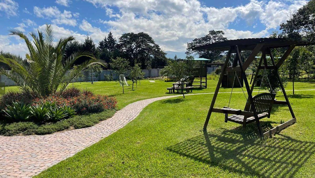 Terreno de 1067 m² en Venta en Tumbaco con Áreas Verdes — imagen 4