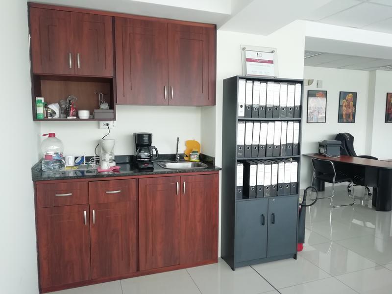 Av República - Cerca a La Av 10 de Agosto Linda y Luminosa Oficina de Venta de 53 m² — imagen 9
