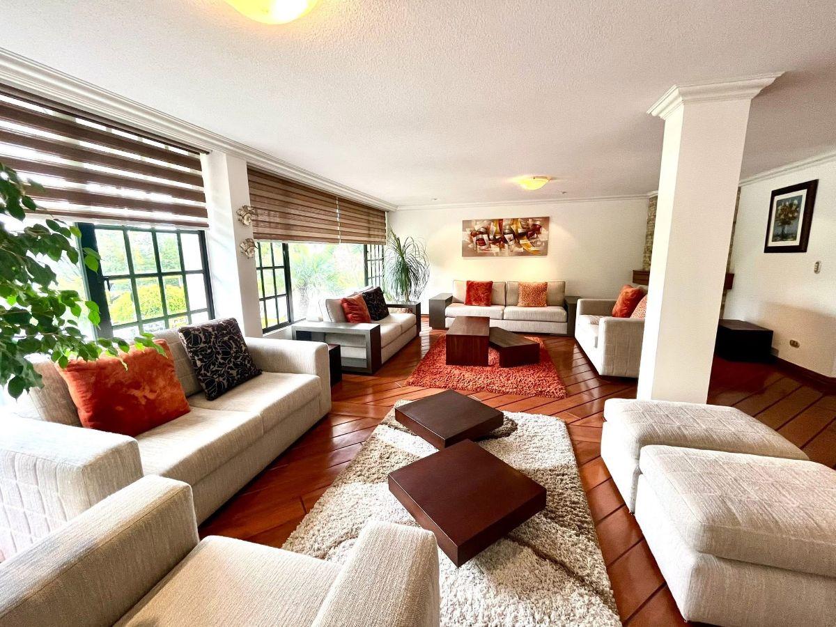 Cumbayá – Urbanización San Isidro | Vendo Amplia Casa de 500 m² de Construcción en 550 m² de Terreno — imagen 9