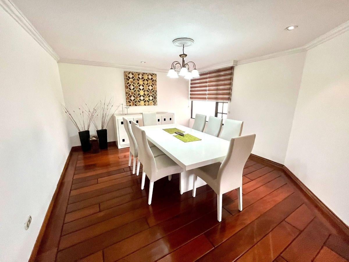 Cumbayá – Urbanización San Isidro | Vendo Amplia Casa de 500 m² de Construcción en 550 m² de Terreno — imagen 7