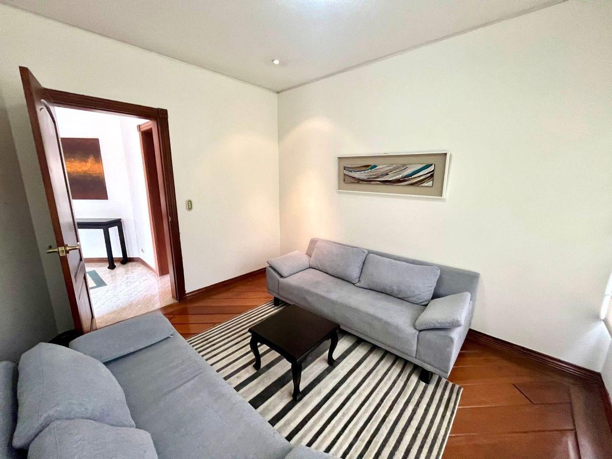 Cumbayá – Urbanización San Isidro | Vendo Amplia Casa de 500 m² de Construcción en 550 m² de Terreno — imagen 6