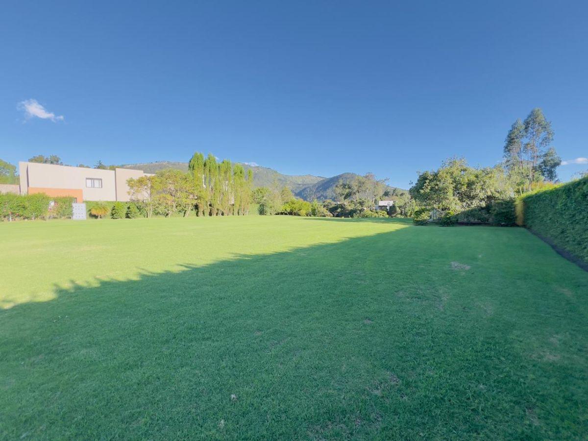 Vendo Hermoso Terreno Plano en Una de Las Mejores Urbanizaciones Cumbaya, a un Paso de Ruta Viva — imagen 4