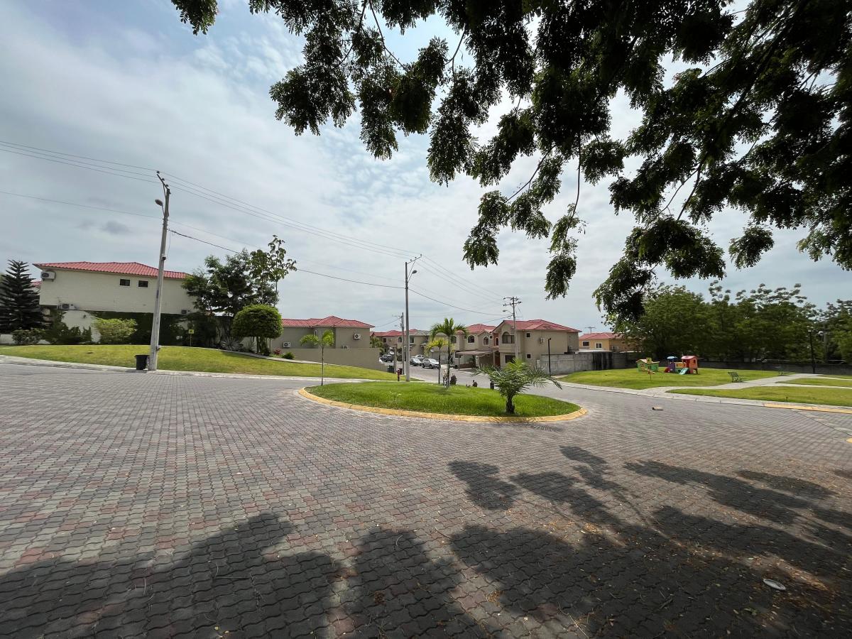 Vendo Terreno Residencial Comercial en Portal Al Sol Guayaquil, Guayas — imagen 7