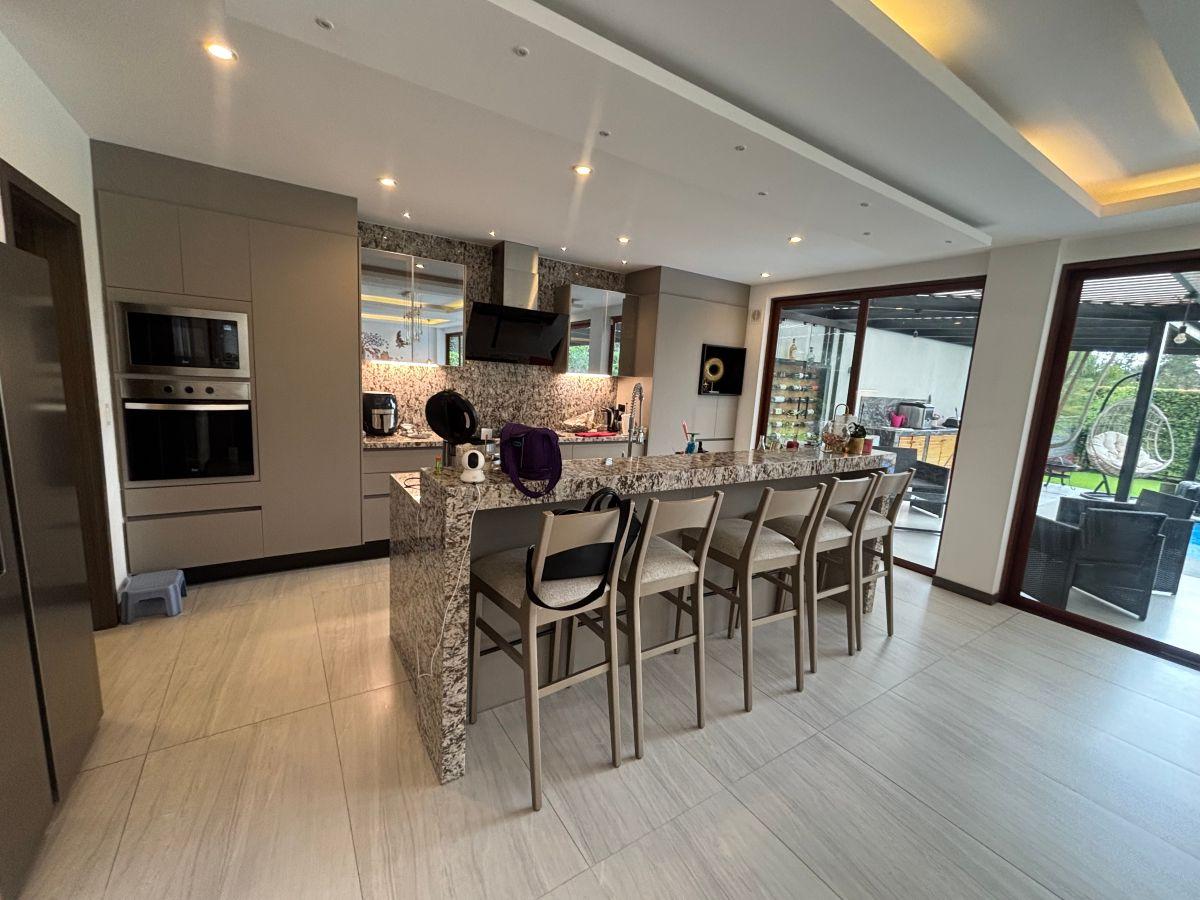 Venta Hermosa Casa en La Cerámica - Tumbaco — imagen 9