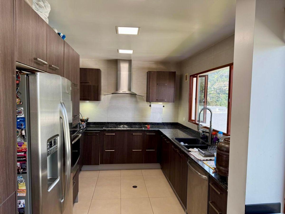 Hermosa Casa de Venta en Cumbayá — imagen 6