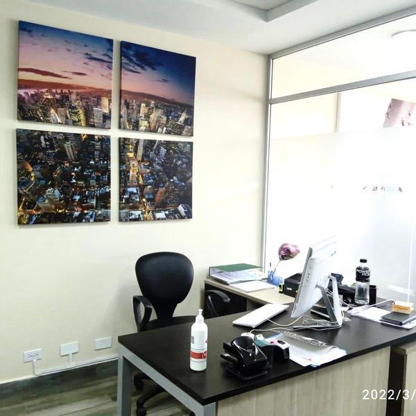 Amplia Oficina de Venta Ubicada en La Av Diego de Almagro — imagen 10