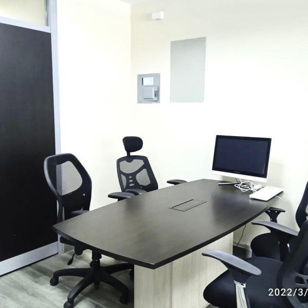 Amplia Oficina de Venta Ubicada en La Av Diego de Almagro — imagen 9