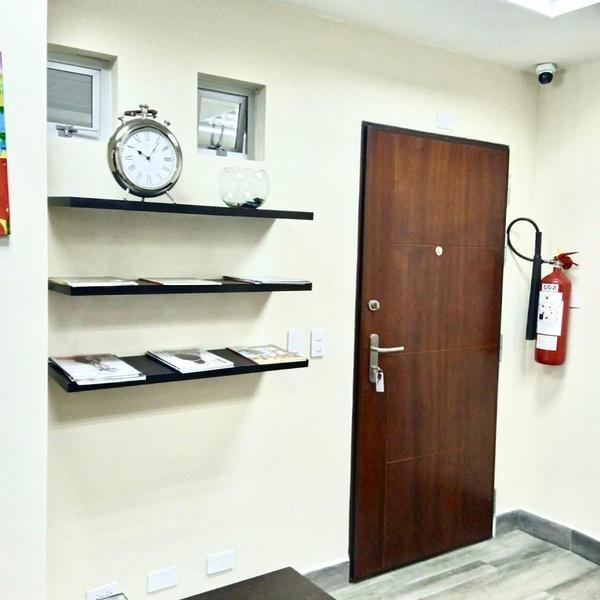 Amplia Oficina de Venta Ubicada en La Av Diego de Almagro — imagen 2