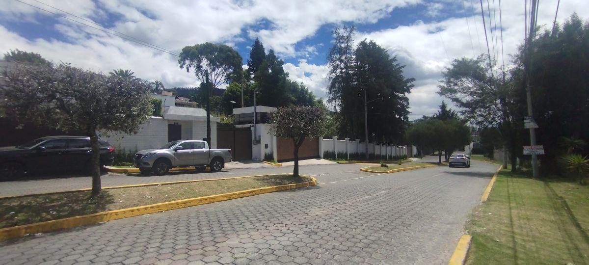 Terreno Plano de 1.100 m² Se Vende Yanazarapata San Juan de Cumbayá. Ideal Proyecto de Vivienda. Provincia de Pichincha — imagen 2