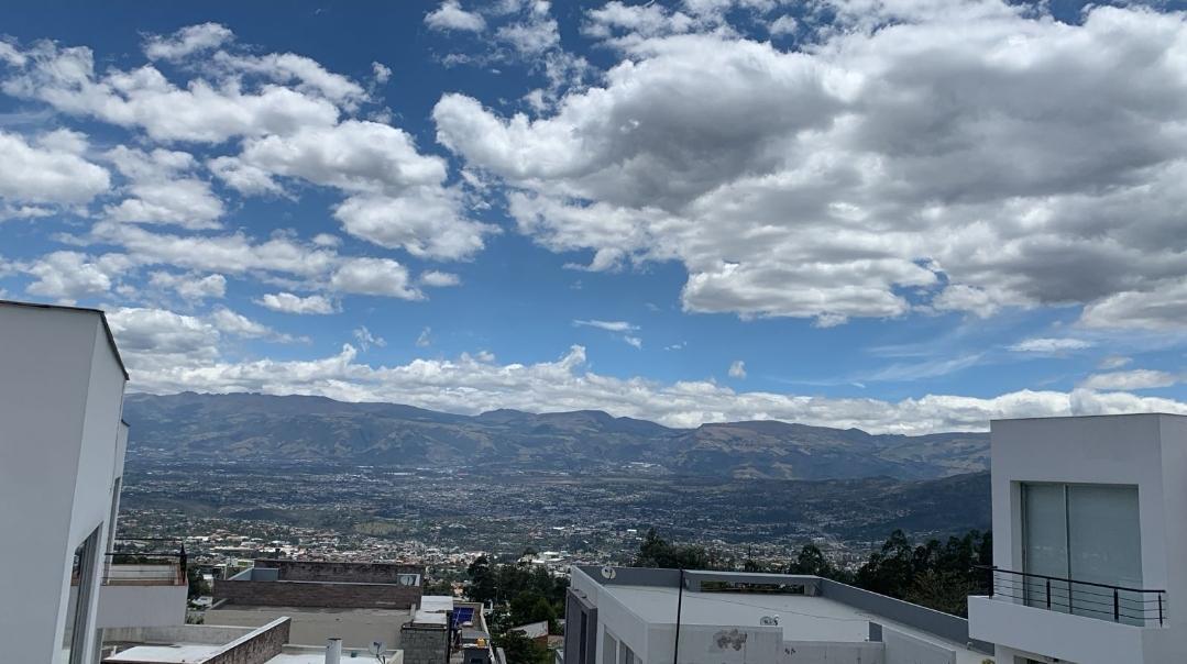 Casa con 3 Dorm. en Venta en Cumbayá, 230 m² — imagen 3