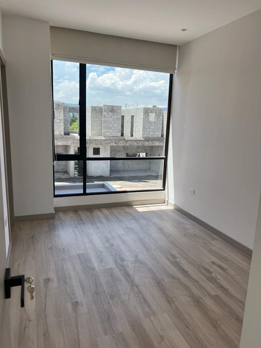 Casa en Venta a Estrenar, Conjunto con Piscina, Tumbaco — imagen 2