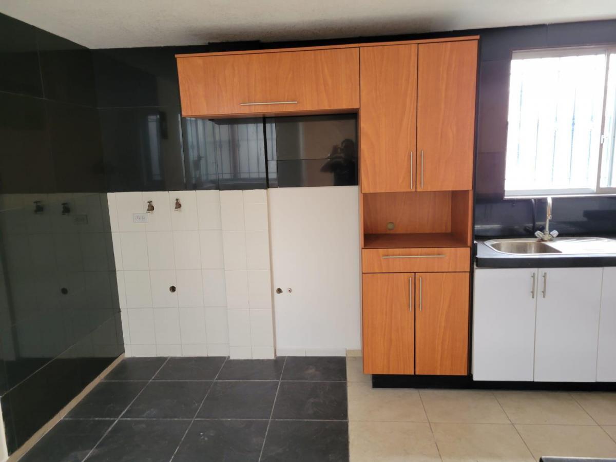 Casa de 3 Pisos Dentro de Conjunto — imagen 8
