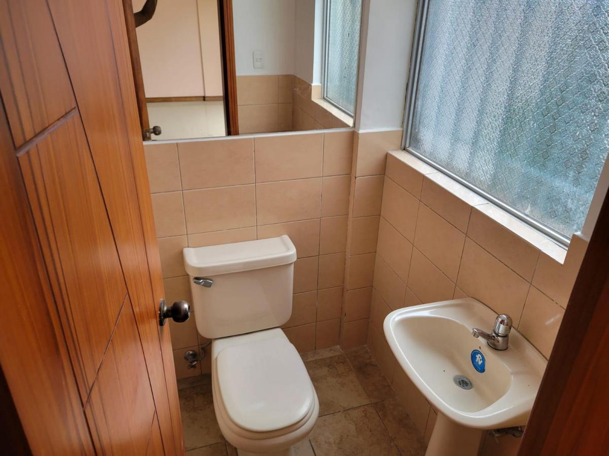 Casa de 3 Pisos Dentro de Conjunto — imagen 2