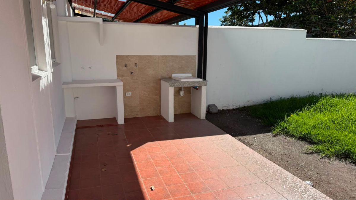 Vendo Muy Buena y Cómoda Casa con Jardín en Pinar de La Sierra — imagen 8