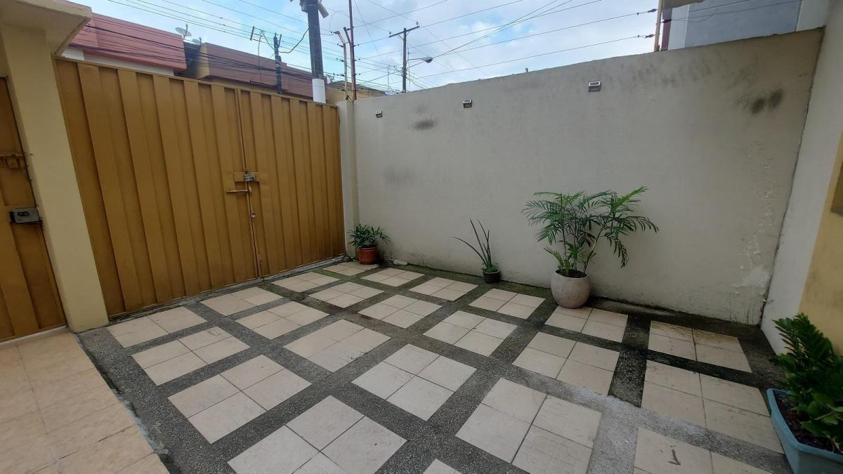 Venta Casa con Lindo Patio en San Felipe, Guayas — imagen 10