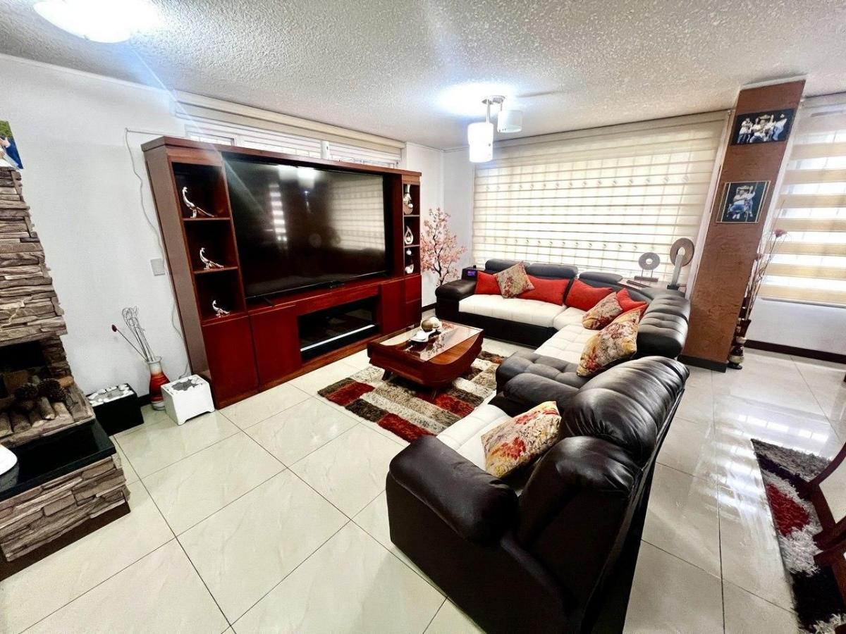 Sector La Biloxi: Espectacular Casa en Venta con Terraza Panorámica y Área de Entretenimiento — imagen 10