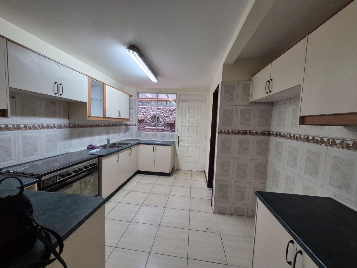 Sangolquí Vendo Amplia Casa en Conjunto — imagen 8