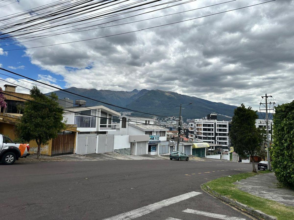 Vendo / Rento Casa Comercial Batan Alto Excelente Ubicacion — imagen 9