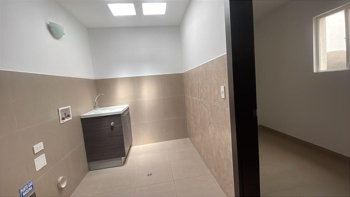 Casa de Venta Tumbaco, Tola Chica, La Morita, 4 Dorm., Conjunto con Piscina — imagen 2
