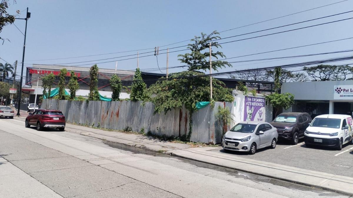 Venta Terreno Comercial, 859 m², Av Las Lomas, Cdla. Urdesa Central, Guayas — imagen 6