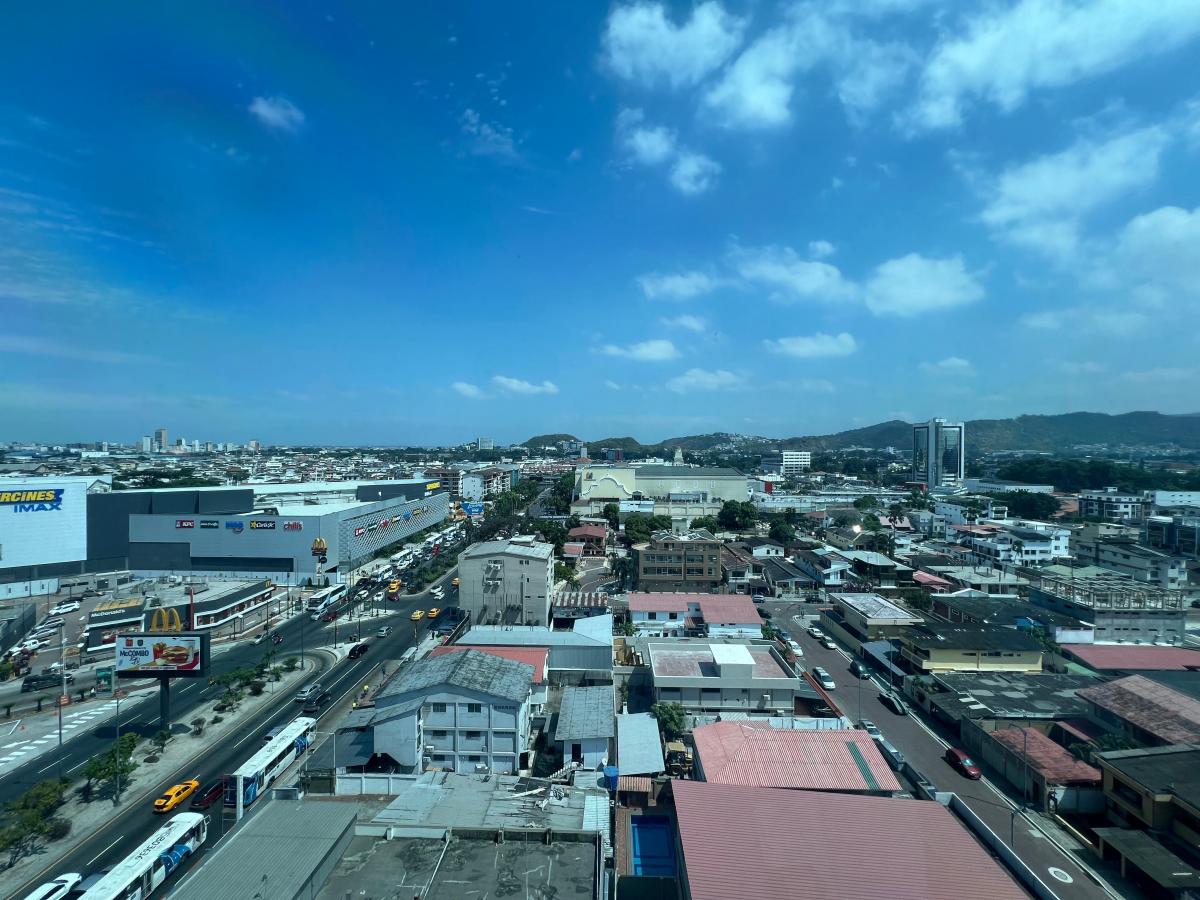 Venta Oficina Moderna en El Edificio Blue Towers, Guayas — imagen 10