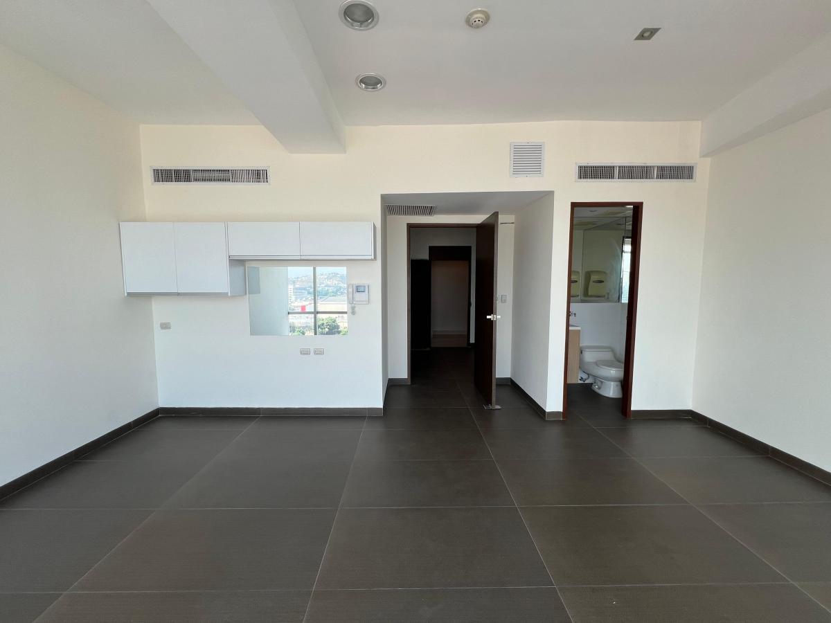Venta Oficina Moderna en El Edificio Blue Towers, Guayas — imagen 6