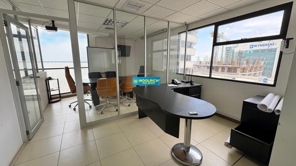 Vendo Oficina Amoblada en Emporium, Vista Al Rio, 115 m², Guayas — imagen 9