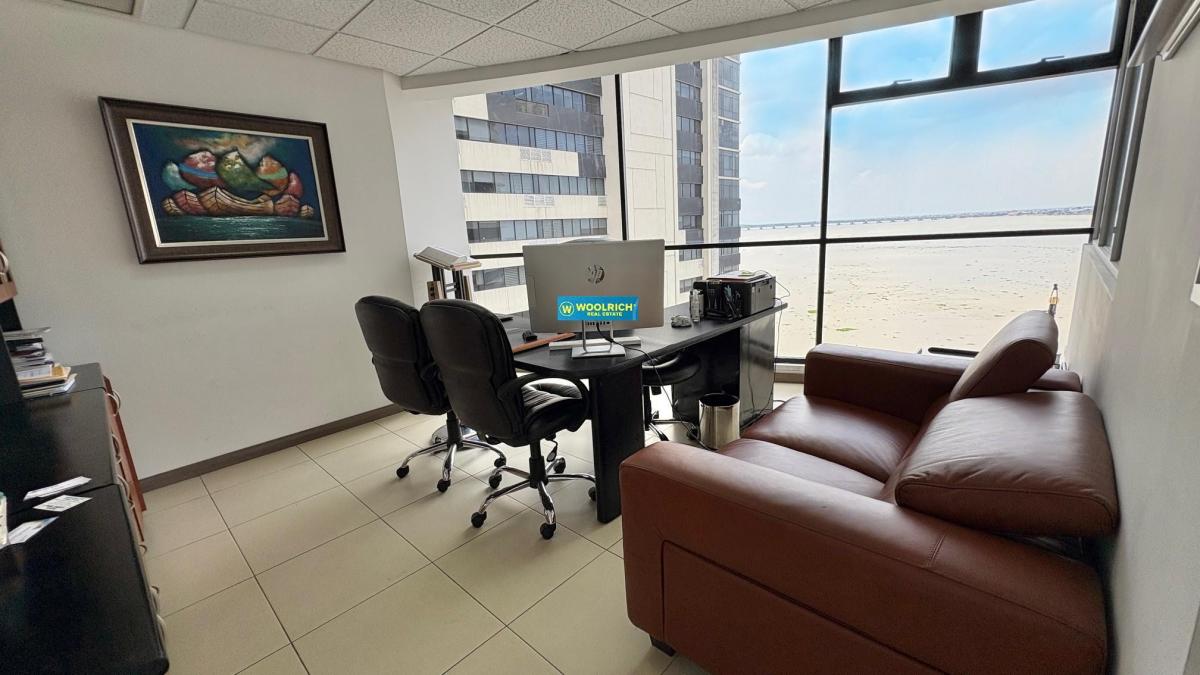 Vendo Oficina Amoblada en Emporium, Vista Al Rio, 115 m², Guayas — imagen 7